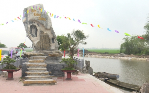 Kh&aacute;nh th&agrave;nh khu Bia lưu niệm &ldquo;Bến kh&ocirc;ng chồng&rdquo;