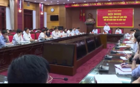 Thường trực Tỉnh ủy l&agrave;m việc với sở Gi&aacute;o dục - Đ&agrave;o tạo