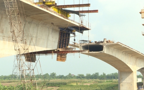 Tr&aacute;ch nhiệm với người lao động
