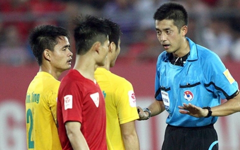 Lỡ hẹn VAR, V-League 2019 lại 'cầu cứu' trọng t&agrave;i ngoại