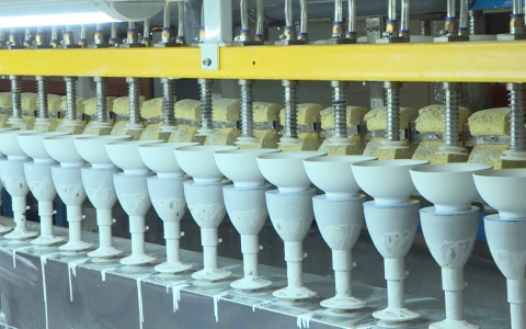 Giải ph&aacute;p trong ph&aacute;t triển sản xuất của c&aacute;c doanh nghiệp gốm sứ trong cuộc chiến thương mại Mỹ - Trung Quốc