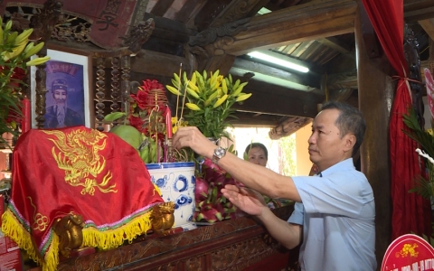 D&acirc;ng hương tưởng niệm 140 năm ng&agrave;y mất danh nh&acirc;n văn h&oacute;a Nguyễn Mậu Kiến