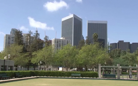 Kh&ocirc;ng kh&iacute; sạch ở th&agrave;nh phố bụi Los Angeles 