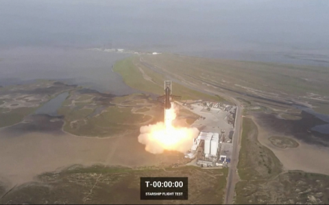 SpaceX ph&oacute;ng hệ thống t&ecirc;n lửa v&agrave; t&agrave;u vũ trụ Starship