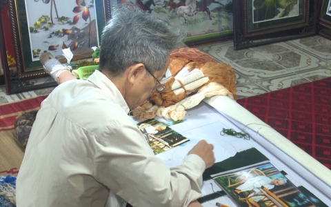 Người th&ecirc;u tranh B&aacute;c Hồ