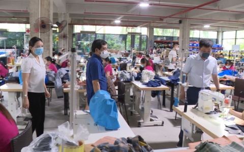Tập trung n&acirc;ng cao nhận thức người lao động về ph&ograve;ng chống dịch