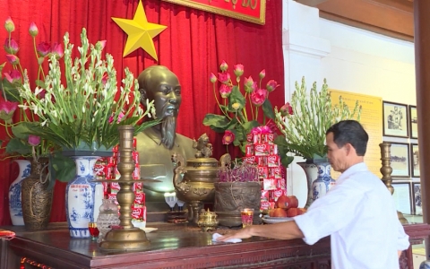 Th&aacute;ng 5 nhớ B&aacute;c