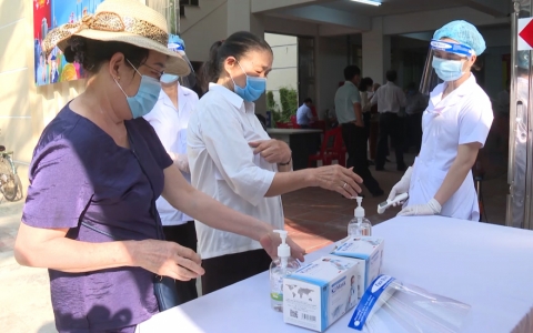 Cử tri Th&aacute;i B&igrave;nh l&agrave;m tốt nghĩa vụ c&ocirc;ng d&acirc;n trong điều kiện dịch bệnh