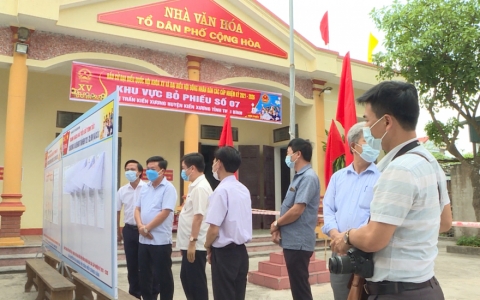 Kiểm tra c&ocirc;ng t&aacute;c bầu cử tại huyện Kiến Xương