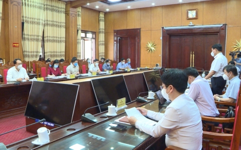 Thứ trưởng Bộ Y tế kiểm tra c&ocirc;ng t&aacute;c ph&ograve;ng chống dịch tại Th&aacute;i B&igrave;nh