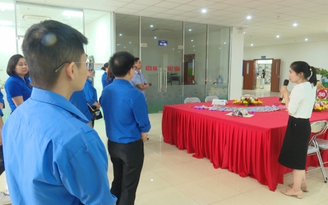 Đọc v&agrave; học tập suốt đời theo tấm gương B&aacute;c Hồ vĩ đại 