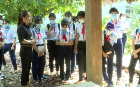 N&acirc;ng cao hiệu quả giảng dạy lịch sử bằng trải nghiệm thực tế