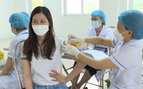 Ti&ecirc;m ph&ograve;ng Covid 19 mũi nhắc lại lần 2 tại doanh nghiệp 