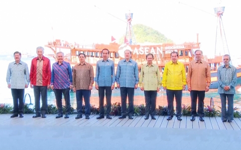 Phi&ecirc;n họp hẹp Hội nghị ASEAN 42