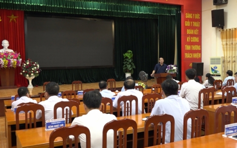 L&agrave;m việc với Đảng ủy, Ban gi&aacute;m đốc Bệnh viện Đa khoa Quỳnh Phụ