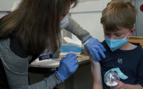 Mỹ ph&ecirc; duyệt vaccine mRNA ngừa COVID-19 cho trẻ 6 th&aacute;ng đến 5 tuổi