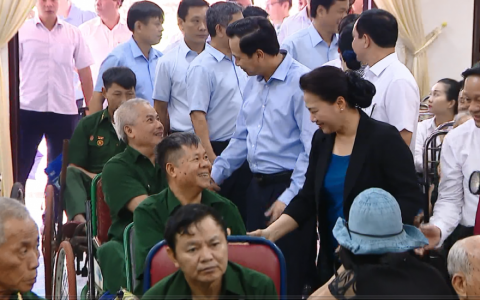 330 tỉ đồng d&agrave;nh tặng người c&oacute; c&ocirc;ng