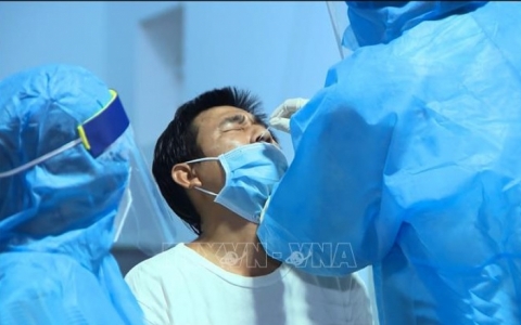 Chặn đ&agrave; 'phi m&atilde;' của COVID-19 - biện ph&aacute;p 'truyền thống' l&agrave; chưa đủ