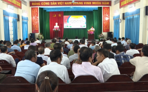 Đại biểu HĐND tỉnh kh&oacute;a XVII tiếp x&uacute;c cử tri huyện Hưng H&agrave;