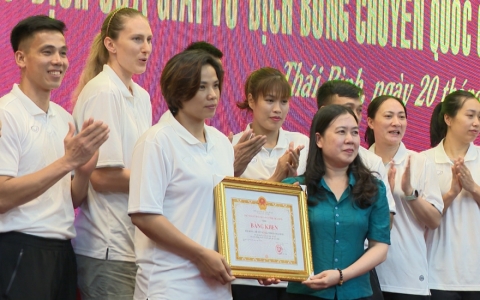 Tuy&ecirc;n dương, khen thưởng cho Geleximco Th&aacute;i B&igrave;nh v&ocirc; địch Giải b&oacute;ng chuyền Quốc gia năm 2022