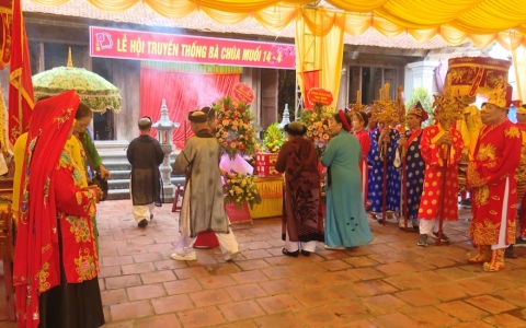 Bảo vệ v&agrave; ph&aacute;t huy gi&aacute; trị di sản văn h&oacute;a phi vật thể
