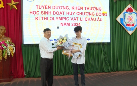 Tuy&ecirc;n dương học sinh đạt giải Kỳ thi Olympic Vật l&yacute; Ch&acirc;u &Acirc;u năm 2024