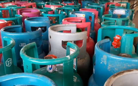  Gi&aacute; b&aacute;n lẻ gas tiếp tục giảm