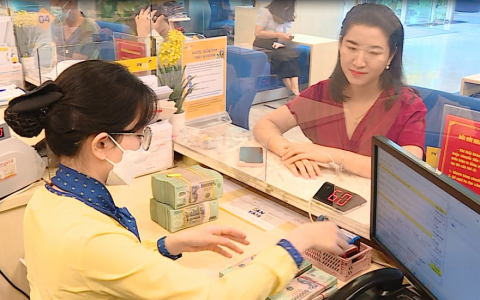 Từ 1.8, r&uacute;t tiền trước hạn vẫn được hưởng l&atilde;i cao