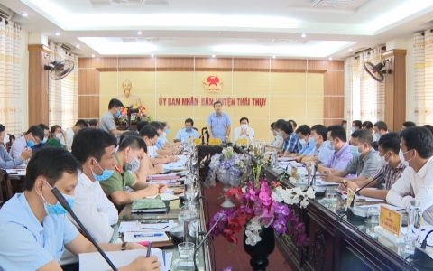 C&aacute;c đồng ch&iacute; l&atilde;nh đạo tỉnh kiểm tra tiến độ thực hiện dự &aacute;n Khu c&ocirc;ng nghiệp Li&ecirc;n H&agrave; Th&aacute;i