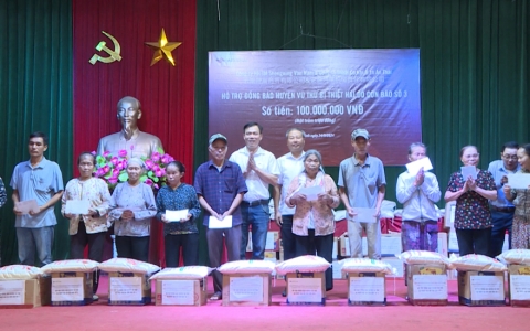 Vũ Thư hỗ trợ người d&acirc;n chịu thiệt hại do b&atilde;o số 3