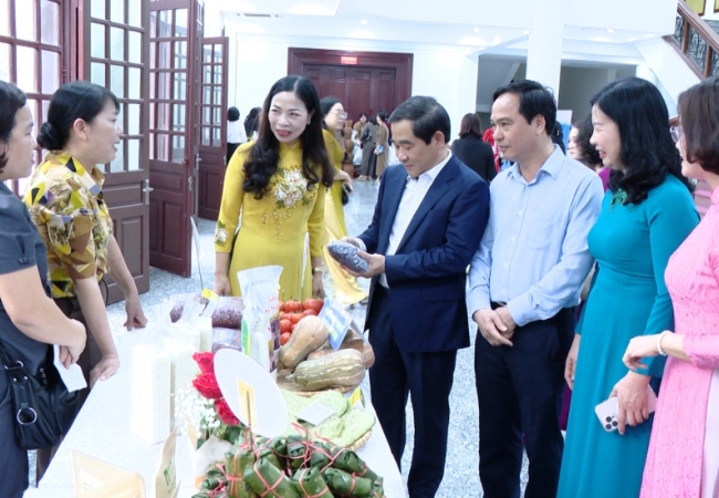Đồng h&agrave;nh, hỗ trợ phụ nữ s&aacute;ng tạo, khởi nghiệp