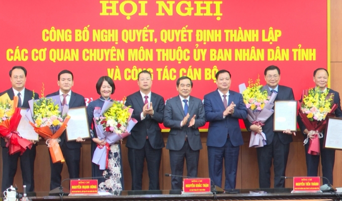 C&ocirc;ng bố Nghị quyết, quyết định th&agrave;nh lập c&aacute;c cơ quan chuy&ecirc;n m&ocirc;n thuộc UBND tỉnh